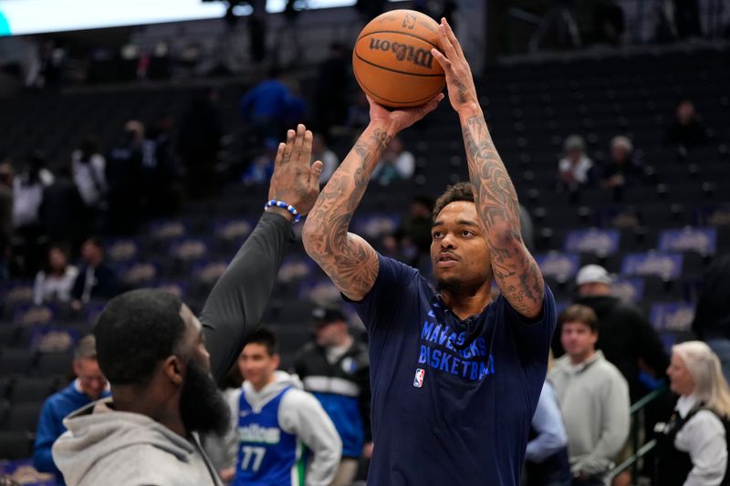 DALLAS, TEXAS - FEBRUARY 10: P.J. Washington #25 of the Dallas Mavericks warms up before the game against the Oklahoma City Thunder at American Airlines Center on February 10, 2024 in Dallas, Texas. NOTE TO USER: User expressly acknowledges and agrees that, by downloading and or using this photograph, User is consenting to the terms and conditions of the Getty Images License Agreement. (Photo by Sam Hodde/Getty Images)