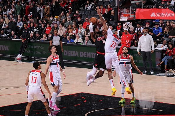 PORTLAND, OR - DECEMBER 21: Deandre Ayton #2 of the Portland Trail Blazers drives to the basket during the game against the Washington Wizards on December 21, 2023 at the Moda Center Arena in Portland, Oregon. NOTE TO USER: User expressly acknowledges and agrees that, by downloading and or using this photograph, user is consenting to the terms and conditions of the Getty Images License Agreement. Mandatory Copyright Notice: Copyright 2023 NBAE (Photo by Cameron Browne/NBAE via Getty Images)