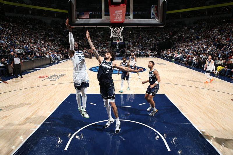 MINNEAPOLIS, MN -  OCTOBER 29: Julius Randle #30 of the Minnesota Timberwolves shoots the ball during the game against the Dallas Mavericks on October 29, 2024 at Target Center in Minneapolis, Minnesota. NOTE TO USER: User expressly acknowledges and agrees that, by downloading and or using this Photograph, user is consenting to the terms and conditions of the Getty Images License Agreement. Mandatory Copyright Notice: Copyright 2024 NBAE (Photo by David Sherman/NBAE via Getty Images)