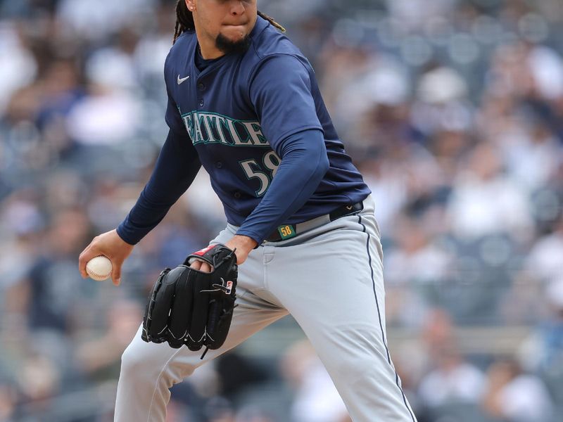 May 23, 2024; Bronx, New York, USA; Seattle Mariners starting pitcher Luis Castillo (58) pitches against the New York Yankees during the second inning at Yankee Stadium. Mandatory Credit: Brad Penner-USA TODAY Sports