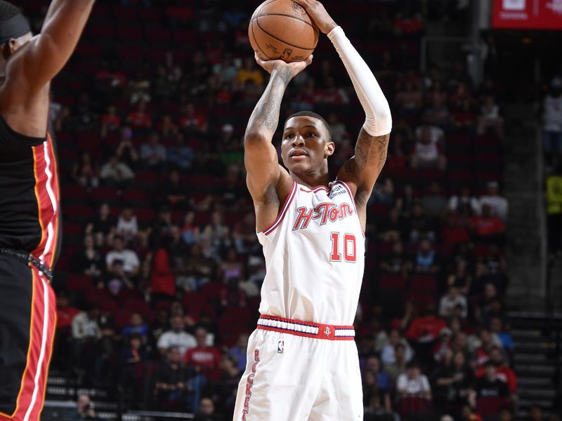 HOUSTON, TX - APRIL 5: Jabari Smith Jr. #10 of the Houston Rockets shoots the ball during the game against the Miami Heat on April 5, 2024 at the Toyota Center in Houston, Texas. NOTE TO USER: User expressly acknowledges and agrees that, by downloading and or using this photograph, User is consenting to the terms and conditions of the Getty Images License Agreement. Mandatory Copyright Notice: Copyright 2024 NBAE (Photo by Logan Riely/NBAE via Getty Images)