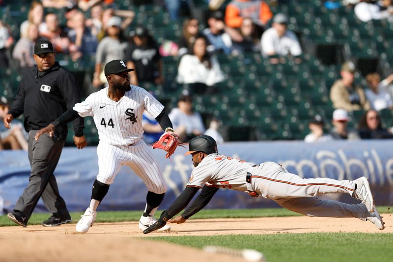 May 26, 2024; Chicago, Illinois, USA; Baltimore Orioles outfielder Cedric Mullins (31) advances to third base against Chicago White Sox third baseman Bryan Ramos (44) during the ninth inning at Guaranteed Rate Field. Mandatory Credit: Kamil Krzaczynski-USA TODAY Sports