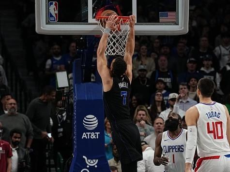 DALLAS, TX - DECEMBER 20: Dwight Powell #7 of the Dallas Mavericks dunks the ball during the game against the LA Clippers on December 20, 2023 at the American Airlines Center in Dallas, Texas. NOTE TO USER: User expressly acknowledges and agrees that, by downloading and or using this photograph, User is consenting to the terms and conditions of the Getty Images License Agreement. Mandatory Copyright Notice: Copyright 2023 NBAE (Photo by Glenn James/NBAE via Getty Images)