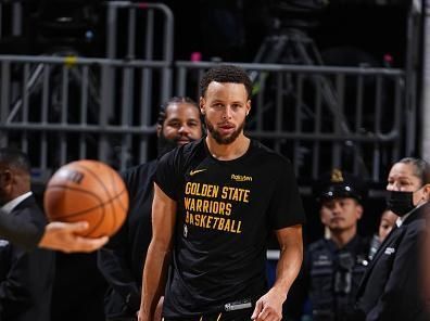 SAN FRANCISCO, CA - NOVEMBER 24: Stephen Curry #30 of the Golden State Warriors looks on before the game against the San Antonio Spurs on November 24, 2023 at Chase Center in San Francisco, California. NOTE TO USER: User expressly acknowledges and agrees that, by downloading and or using this photograph, user is consenting to the terms and conditions of Getty Images License Agreement. Mandatory Copyright Notice: Copyright 2023 NBAE (Photo by Garrett Ellwood/NBAE via Getty Images)