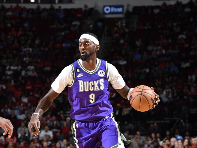 HOUSTON, TX - DECEMBER 11:  Bobby Portis #9 of the Milwaukee Bucks handles the ball during the game against the Houston Rockets on December 11, 2022 at the Toyota Center in Houston, Texas. NOTE TO USER: User expressly acknowledges and agrees that, by downloading and or using this photograph, User is consenting to the terms and conditions of the Getty Images License Agreement. Mandatory Copyright Notice: Copyright 2022 NBAE (Photo by Logan Riely/NBAE via Getty Images)