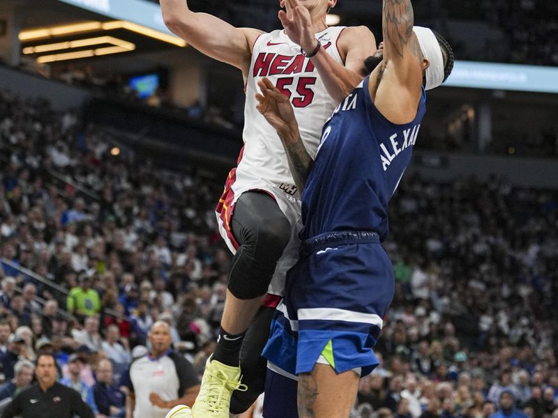 MINNEAPOLIS, MN -  NOVEMBER 10:  Duncan Robinson #55 of the Miami Heat shoots the ball during the game against the Minnesota Timberwolves on November 10, 2024 at Target Center in Minneapolis, Minnesota. NOTE TO USER: User expressly acknowledges and agrees that, by downloading and or using this Photograph, user is consenting to the terms and conditions of the Getty Images License Agreement. Mandatory Copyright Notice: Copyright 2024 NBAE (Photo by Jordan Johnson/NBAE via Getty Images)