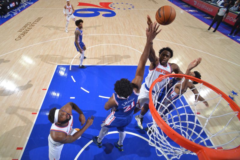 PHILADELPHIA, PA - APRIL 25: OG Anunoby #8 of the New York Knicks drives to the basket during the game against the Philadelphia 76ers during Round 1 Game 3 of the 2024 NBA Playoffs on April 25, 2024 at the Wells Fargo Center in Philadelphia, Pennsylvania NOTE TO USER: User expressly acknowledges and agrees that, by downloading and/or using this Photograph, user is consenting to the terms and conditions of the Getty Images License Agreement. Mandatory Copyright Notice: Copyright 2024 NBAE (Photo by Jesse D. Garrabrant/NBAE via Getty Images)