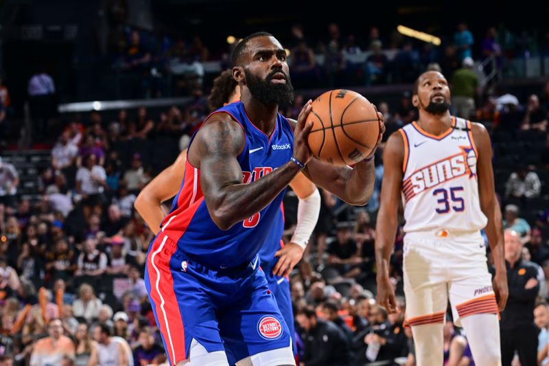 PHOENIX, AZ - OCTOBER 11: Tim Hardaway Jr. #8 of the Detroit Pistons shoots a free throw during the game on October 11, 2024 at Footprint Center in Phoenix, Arizona. NOTE TO USER: User expressly acknowledges and agrees that, by downloading and or using this photograph, user is consenting to the terms and conditions of the Getty Images License Agreement. Mandatory Copyright Notice: Copyright 2024 NBAE (Photo by Kate Frese/NBAE via Getty Images)