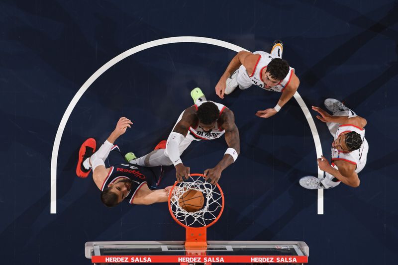 INGLEWOOD, CA - OCTOBER 30: Deandre Ayton #2 of the Portland Trail Blazers dunks the ball during the game against the LA Clippers on October 30, 2024 at Intuit Dome in Los Angeles, California. NOTE TO USER: User expressly acknowledges and agrees that, by downloading and/or using this Photograph, user is consenting to the terms and conditions of the Getty Images License Agreement. Mandatory Copyright Notice: Copyright 2024 NBAE (Photo by Juan Ocampo/NBAE via Getty Images)