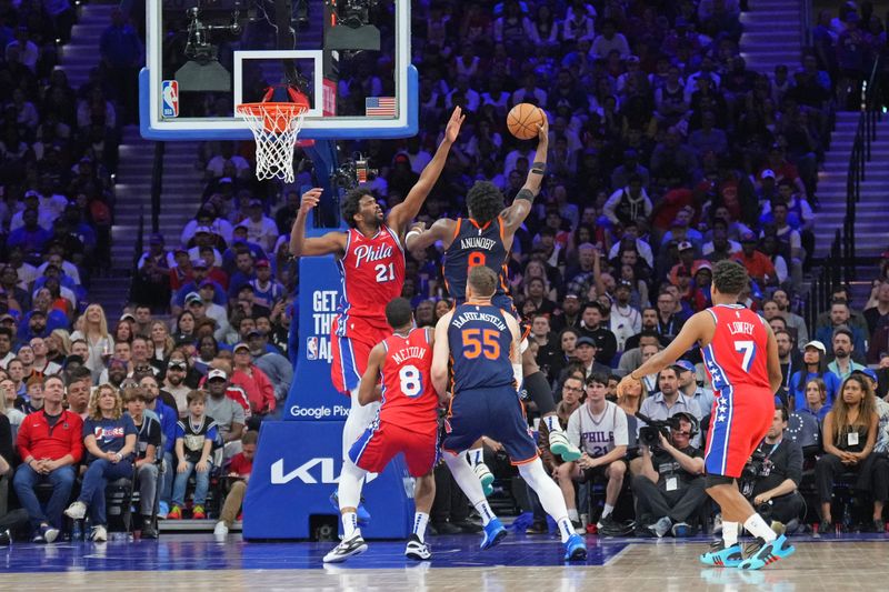 PHILADELPHIA, PA - APRIL 28: OG Anunoby #8 of the New York Knicks drives to the basket during the game against the Philadelphia 76ers during Round 1 Game 4 of the 2024 NBA Playoffs on April 28, 2024 at the Wells Fargo Center in Philadelphia, Pennsylvania NOTE TO USER: User expressly acknowledges and agrees that, by downloading and/or using this Photograph, user is consenting to the terms and conditions of the Getty Images License Agreement. Mandatory Copyright Notice: Copyright 2024 NBAE (Photo by Jesse D. Garrabrant/NBAE via Getty Images)