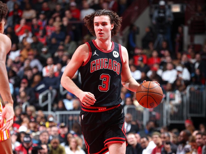 CHICAGO, IL - NOVEMBER 22: Josh Giddey #3 of the Chicago Bulls brings the ball up court during the game against the Atlanta Hawks during the Emirates NBA Cup game on November 22, 2024 at United Center in Chicago, Illinois. NOTE TO USER: User expressly acknowledges and agrees that, by downloading and or using this photograph, User is consenting to the terms and conditions of the Getty Images License Agreement. Mandatory Copyright Notice: Copyright 2024 NBAE (Photo by Jeff Haynes/NBAE via Getty Images)