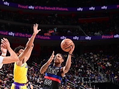 DETROIT, MI - NOVEMBER 29: Marcus Sasser #25 of the Detroit Pistons drives to the basket during the game against the Los Angeles Lakers on November 29, 2023 at Little Caesars Arena in Detroit, Michigan. NOTE TO USER: User expressly acknowledges and agrees that, by downloading and/or using this photograph, User is consenting to the terms and conditions of the Getty Images License Agreement. Mandatory Copyright Notice: Copyright 2023 NBAE (Photo by Chris Schwegler/NBAE via Getty Images)