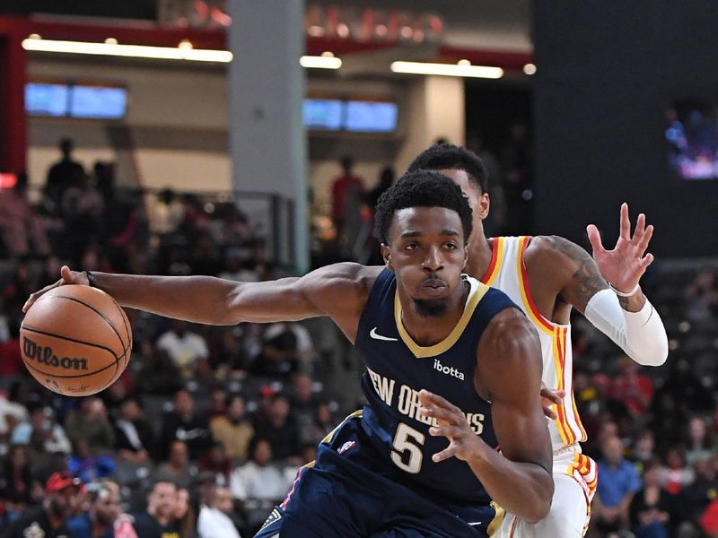 COLLEGE PARK, GA - OCTOBER 14: Herb Jones #5 of the New Orleans Pelicans drives to the basket during the game against the Atlanta Hawks on October 14, 2023 at Gateway Center Arena in Atlanta, Georgia.  NOTE TO USER: User expressly acknowledges and agrees that, by downloading and/or using this Photograph, user is consenting to the terms and conditions of the Getty Images License Agreement. Mandatory Copyright Notice: Copyright 2023 NBAE (Photo by Scott Cunningham/NBAE via Getty Images)