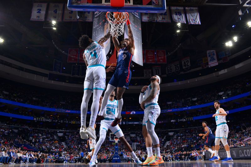 PHILADELPHIA, PA - MARCH 16: Kelly Oubre Jr. #9 of the Philadelphia 76ers dunks the ball during the game against the Charlotte Hornets on March 16, 2024 at the Wells Fargo Center in Philadelphia, Pennsylvania NOTE TO USER: User expressly acknowledges and agrees that, by downloading and/or using this Photograph, user is consenting to the terms and conditions of the Getty Images License Agreement. Mandatory Copyright Notice: Copyright 2024 NBAE (Photo by Jesse D. Garrabrant/NBAE via Getty Images)