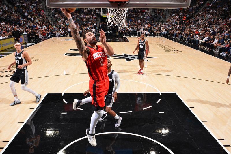 SAN ANTONIO, TX - OCTOBER 28: Steven Adams #12 of the Houston Rockets drives to the basket during the game against the San Antonio Spurs on October 28, 2024 at the Frost Bank Center in San Antonio, Texas. NOTE TO USER: User expressly acknowledges and agrees that, by downloading and or using this photograph, user is consenting to the terms and conditions of the Getty Images License Agreement. Mandatory Copyright Notice: Copyright 2024 NBAE (Photos by Jesse D. Garrabrant/NBAE via Getty Images)