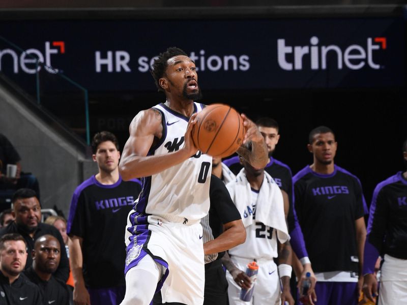 SAN FRANCISCO, CA - JANUARY 5:  Malik Monk #0 of the Sacramento Kings passes the ball during the game against the Golden State Warriors on January 5, 2025 at Chase Center in San Francisco, California. NOTE TO USER: User expressly acknowledges and agrees that, by downloading and or using this photograph, user is consenting to the terms and conditions of Getty Images License Agreement. Mandatory Copyright Notice: Copyright 2025 NBAE (Photo by Noah Graham/NBAE via Getty Images)