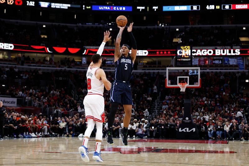 CHICAGO, IL - OCTOBER 30: Paolo Banchero #5 of the Orlando Magic shoots a three point basket during the game against the Chicago Bulls on October 30, 2024 at United Center in Chicago, Illinois. NOTE TO USER: User expressly acknowledges and agrees that, by downloading and or using this photograph, User is consenting to the terms and conditions of the Getty Images License Agreement. Mandatory Copyright Notice: Copyright 2024 NBAE (Photo by Kamil Krzaczynski/NBAE via Getty Images)