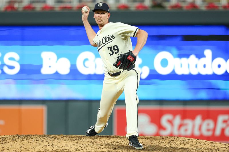 Aug 28, 2024; Minneapolis, Minnesota, USA; Minnesota Twins relief pitcher Michael Tonkin (39) delivers a pitch against the Atlanta Braves during the eighth inning at Target Field. Mandatory Credit: Matt Krohn-USA TODAY Sports