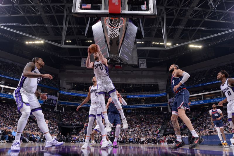 SACRAMENTO, CA - NOVEMBER 8: Domantas Sabonis #11 of the Sacramento Kings goes up for the rebound during the game against the LA Clippers on November 8, 2024 at Golden 1 Center in Sacramento, California. NOTE TO USER: User expressly acknowledges and agrees that, by downloading and or using this Photograph, user is consenting to the terms and conditions of the Getty Images License Agreement. Mandatory Copyright Notice: Copyright 2024 NBAE (Photo by Rocky Widner/NBAE via Getty Images)