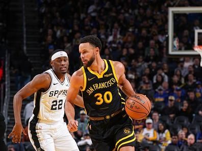 SAN FRANCISCO, CA - NOVEMBER 24: Stephen Curry #30 of the Golden State Warriors dribbles the ball during the game against the San Antonio Spurs on November 24, 2023 at Chase Center in San Francisco, California. NOTE TO USER: User expressly acknowledges and agrees that, by downloading and or using this photograph, user is consenting to the terms and conditions of Getty Images License Agreement. Mandatory Copyright Notice: Copyright 2023 NBAE (Photo by Garrett Ellwood/NBAE via Getty Images)