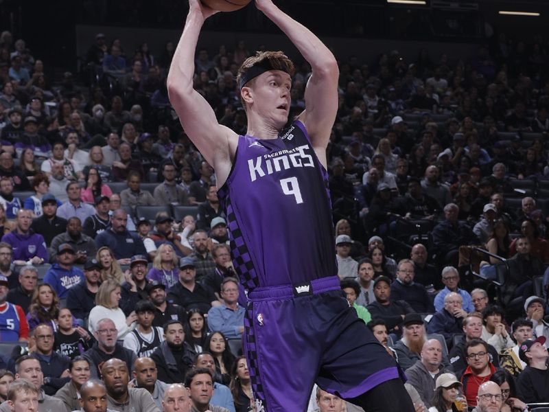 SACRAMENTO, CA - MARCH 12: Kevin Huerter #9 of the Sacramento Kings looks to pass the ball during the game against the Milwaukee Bucks on March 12, 2024 at Golden 1 Center in Sacramento, California. NOTE TO USER: User expressly acknowledges and agrees that, by downloading and or using this Photograph, user is consenting to the terms and conditions of the Getty Images License Agreement. Mandatory Copyright Notice: Copyright 2024 NBAE (Photo by Rocky Widner/NBAE via Getty Images)