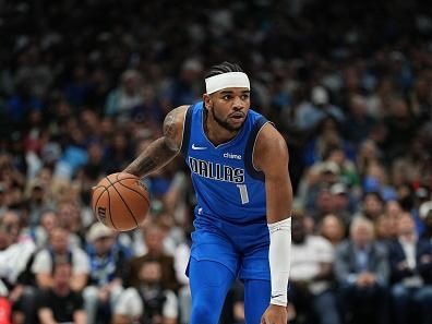 DALLAS, TX - NOVEMBER 8: Jaden Hardy #1 of the Dallas Mavericks brings the ball up court against the Toronto Raptors on November 8, 2023 at the American Airlines Center in Dallas, Texas. NOTE TO USER: User expressly acknowledges and agrees that, by downloading and or using this photograph, User is consenting to the terms and conditions of the Getty Images License Agreement. Mandatory Copyright Notice: Copyright 2023 NBAE (Photo by Glenn James/NBAE via Getty Images)