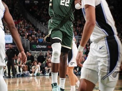 MILWAUKEE, WI - DECEMBER 21:  Khris Middleton #22 of the Milwaukee Bucks shoots the ball during the game against the Orlando Magic on December 21, 2023 at the Fiserv Forum Center in Milwaukee, Wisconsin. NOTE TO USER: User expressly acknowledges and agrees that, by downloading and or using this Photograph, user is consenting to the terms and conditions of the Getty Images License Agreement. Mandatory Copyright Notice: Copyright 2023 NBAE (Photo by Gary Dineen/NBAE via Getty Images).