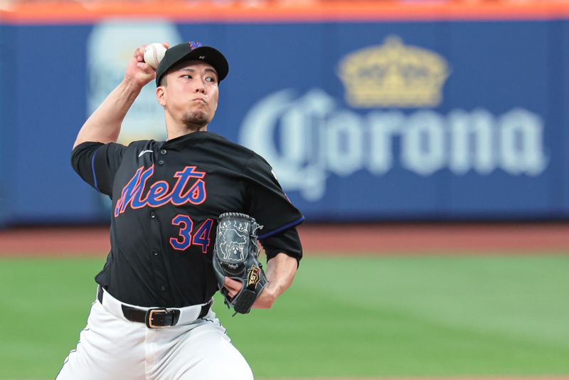 Jul 26, 2024; New York City, New York, USA; New York Mets starting pitcher Kodai Senga (34) delivers a pitch during the second inning against the Atlanta Braves at Citi Field. Mandatory Credit: Vincent Carchietta-USA TODAY Sports