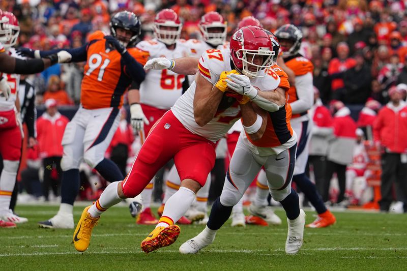 Kansas City Chiefs tight end Travis Kelce (87) against the Denver Broncos of an NFL football game Sunday October 29, 2023, in Denver. (AP Photo/Bart Young)