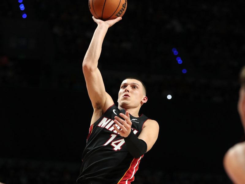 MEXICO CITY, MX - NOVEMBER 2: Tyler Herro #14 of the Miami Heat shoots the ball during the game against the Washington Wizards as part of 2024 NBA Mexico Games on November 2, 2024 in Mexico City, Mexico at Arena Ciudad de Mexico. NOTE TO USER: User expressly acknowledges and agrees that, by downloading and or using this photograph, User is consenting to the terms and conditions of the Getty Images License Agreement. Mandatory Copyright Notice: Copyright 2024 NBAE (Photo by Issac Baldizon/NBAE via Getty Images)