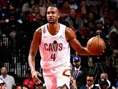 PHILADELPHIA, PA - NOVEMBER 21: Evan Mobley #4 of the Cleveland Cavaliers handles the ball during the game against the Philadelphia 76ers during the In-Season Tournament on November 21, 2023 at the Wells Fargo Center in Philadelphia, Pennsylvania NOTE TO USER: User expressly acknowledges and agrees that, by downloading and/or using this Photograph, user is consenting to the terms and conditions of the Getty Images License Agreement. Mandatory Copyright Notice: Copyright 2023 NBAE (Photo by David Dow/NBAE via Getty Images)