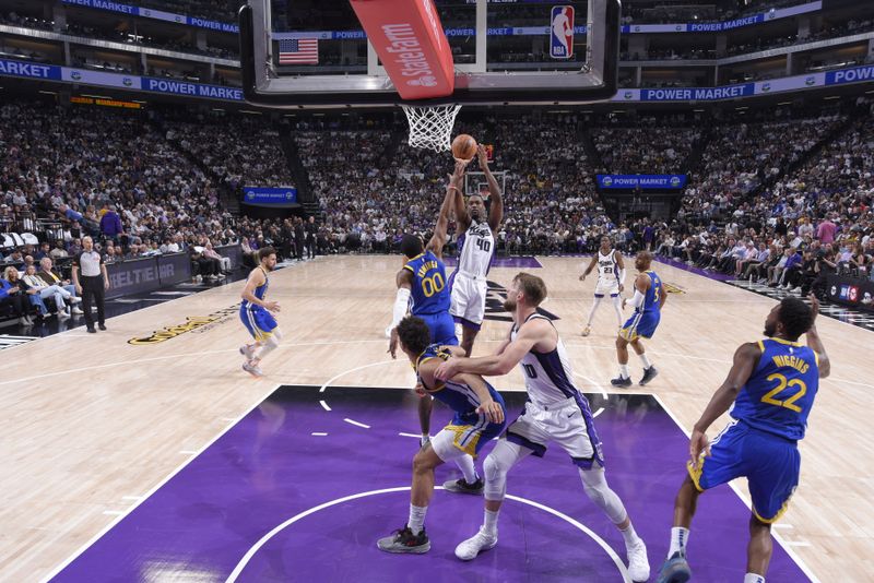 SACRAMENTO, CA - APRIL 16: Harrison Barnes #40 of the Sacramento Kings shoots the ball during the game against the Golden State Warriors during the 2024 Play-In Tournament on April 16, 2024 at Golden 1 Center in Sacramento, California. NOTE TO USER: User expressly acknowledges and agrees that, by downloading and or using this Photograph, user is consenting to the terms and conditions of the Getty Images License Agreement. Mandatory Copyright Notice: Copyright 2024 NBAE (Photo by Rocky Widner/NBAE via Getty Images)