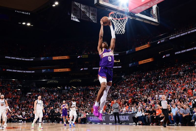 PHOENIX, AZ - OCTOBER  26: Ryan Dunn #0 of the Phoenix Suns drives to the basket during the game against the Dallas Mavericks on October 26, 2024 at Footprint Center in Phoenix, Arizona. NOTE TO USER: User expressly acknowledges and agrees that, by downloading and or using this photograph, user is consenting to the terms and conditions of the Getty Images License Agreement. Mandatory Copyright Notice: Copyright 2024 NBAE (Photo by Kate Frese/NBAE via Getty Images)