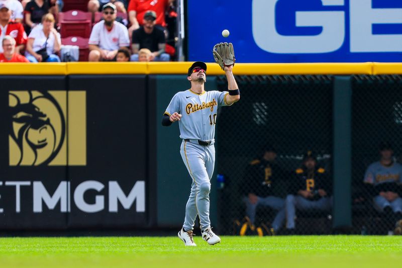 Sep 25, 2025; Cincinnati, Ohio, USA; Pittsburgh Pirates outfielder Bryan Reynolds (10) catches a fly out hit by Cincinnati Reds third baseman Ke'Bryan Hayes (not pictured) in the sixth inning at Great American Ball Park. Mandatory Credit: Katie Stratman-Imagn Images