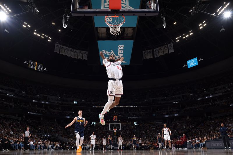 DENVER, CO - OCTOBER 26: Derrick Jones Jr. #55 of the LA Clippers dunks the ball during the game against the Denver Nuggets on October 26, 2024 at the Ball Arena in Denver, Colorado. NOTE TO USER: User expressly acknowledges and agrees that, by downloading and/or using this Photograph, user is consenting to the terms and conditions of the Getty Images License Agreement. Mandatory Copyright Notice: Copyright 2024 NBAE (Photo by Garrett Ellwood/NBAE via Getty Images)