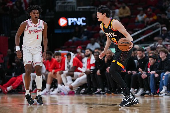 HOUSTON, TEXAS - DECEMBER 27: Yuta Watanabe #18 of the Phoenix Suns dribbles the ball during the forth quarter of the game against the Houston Rockets at Toyota Center on December 27, 2023 in Houston, Texas. User expressly acknowledges and agrees that, by downloading and or using this photograph, User is consenting to the terms and conditions of the Getty Images License Agreement. (Photo by Alex Bierens de Haan/Getty Images)