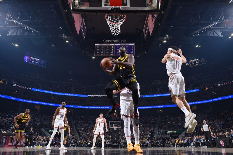 SAN FRANCISCO, CA - FEBRUARY 10: Draymond Green #23 of the Golden State Warriors drives to the basket during the game against the Phoenix Suns on February 10, 2024 at the Chase Center in San Francisco, California. NOTE TO USER: User expressly acknowledges and agrees that, by downloading and/or using this Photograph, user is consenting to the terms and conditions of the Getty Images License Agreement. Mandatory Copyright Notice: Copyright 2024 NBAE (Photo by Garrett Ellwood/NBAE via Getty Images)