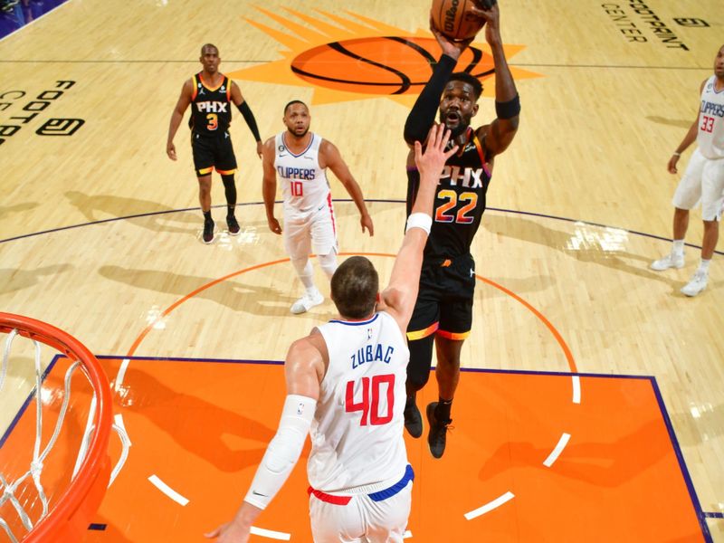 PHOENIX, AZ - APRIL 16:  Deandre Ayton #22 of the Phoenix Suns goes to the basket during the game During round one game one of the 2023 NBA Playoffs on April 16, 2023 at Footprint Center in Phoenix, Arizona. NOTE TO USER: User expressly acknowledges and agrees that, by downloading and or using this photograph, user is consenting to the terms and conditions of the Getty Images License Agreement. Mandatory Copyright Notice: Copyright 2023 NBAE (Photo by Barry Gossage/NBAE via Getty Images)