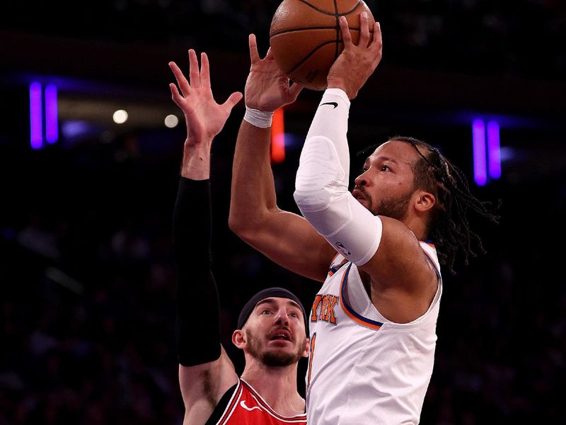 NEW YORK, NEW YORK - JANUARY 03: Jalen Brunson #11 of the New York Knicks heads for the net as Alex Caruso #6 of the Chicago Bulls defends during the first half at Madison Square Garden on January 03, 2024 in New York City. NOTE TO USER: User expressly acknowledges and agrees that, by downloading and or using this photograph, User is consenting to the terms and conditions of the Getty Images License Agreement. (Photo by Elsa/Getty Images)