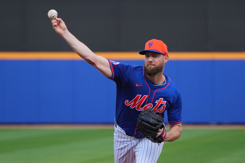 Mar 3, 2024; Port St. Lucie, Florida, USA;  New York Mets starting pitcher Adrian Houser (35) warms-up before the start of the game against the Houston Astros at Clover Park. Mandatory Credit: Jim Rassol-USA TODAY Sports