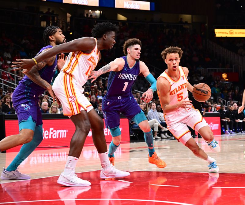 ATLANTA, GA - OCTOBER 25: Dyson Daniels #5 of the Atlanta Hawks shoots the ball during the game against the Charlotte Hornets on October 25, 2024 at State Farm Arena in Atlanta, Georgia.  NOTE TO USER: User expressly acknowledges and agrees that, by downloading and/or using this Photograph, user is consenting to the terms and conditions of the Getty Images License Agreement. Mandatory Copyright Notice: Copyright 2024 NBAE (Photo by Adam Hagy/NBAE via Getty Images)