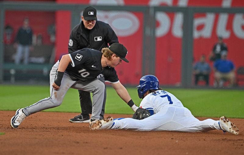 May 5, 2025; Kansas City, Missouri, USA;  Kansas City Royals shortstop Bobby Witt Jr. (7) steals second in the fourth inning against Chicago White Sox shortstop Chase Meidroth (10) at Kauffman Stadium. Mandatory Credit: Peter Aiken-Imagn Images