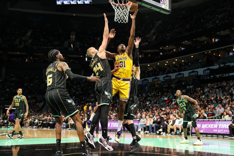 CHARLOTTE, NC - JANUARY 2: Thomas Bryant #31 of the Los Angeles Lakers drives to the basket against the Charlotte Hornets on January 2, 2023 at Spectrum Center in Charlotte, North Carolina. NOTE TO USER: User expressly acknowledges and agrees that, by downloading and or using this photograph, User is consenting to the terms and conditions of the Getty Images License Agreement. Mandatory Copyright Notice: Copyright 2023 NBAE (Photo by Brock Williams-Smith/NBAE via Getty Images)