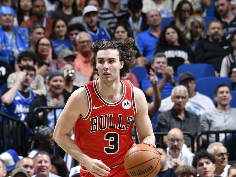 ORLANDO, FL - NOVEMBER 27: Josh Giddey #3 of the Chicago Bulls handles the ball during the game against the Orlando Magic on November 27, 2024 at Kia Center in Orlando, Florida. NOTE TO USER: User expressly acknowledges and agrees that, by downloading and or using this photograph, User is consenting to the terms and conditions of the Getty Images License Agreement. Mandatory Copyright Notice: Copyright 2024 NBAE (Photo by Fernando Medina/NBAE via Getty Images)