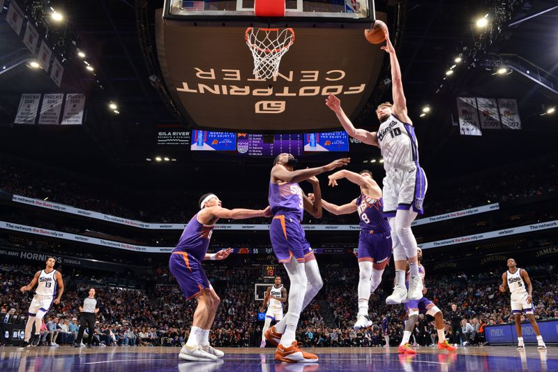 PHOENIX, AZ - FEBRUARY 13:  Domantas Sabonis #10 of the Sacramento Kings drives to the basket during the game against the Phoenix Suns on February 13, 2024 at Footprint Center in Phoenix, Arizona. NOTE TO USER: User expressly acknowledges and agrees that, by downloading and or using this photograph, user is consenting to the terms and conditions of the Getty Images License Agreement. Mandatory Copyright Notice: Copyright 2024 NBAE (Photo by Barry Gossage/NBAE via Getty Images)