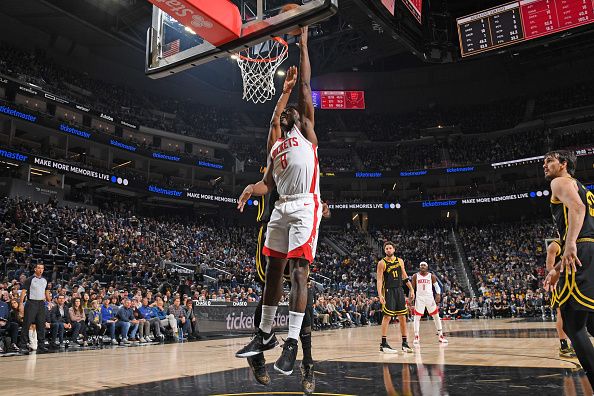 SAN FRANCISCO, CA - NOVEMBER 20: Jae'Sean Tate #8 of the Houston Rockets shoots the ball during the game against the Golden State Warriors on November 20, 2023 at Chase Center in San Francisco, California. NOTE TO USER: User expressly acknowledges and agrees that, by downloading and or using this photograph, user is consenting to the terms and conditions of Getty Images License Agreement. Mandatory Copyright Notice: Copyright 2023 NBAE (Photo by Noah Graham/NBAE via Getty Images)