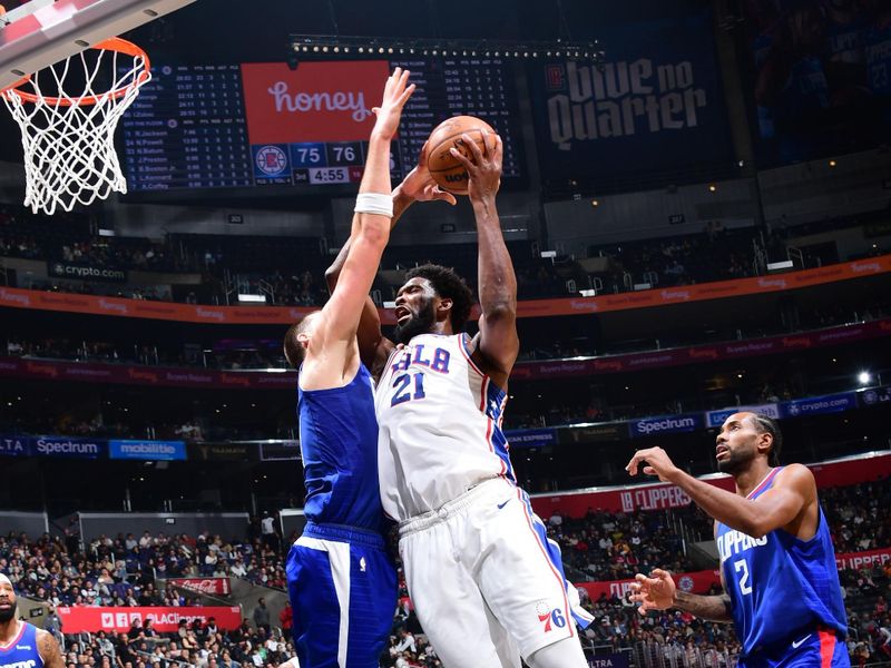 LOS ANGELES, CA - JANUARY 17: Joel Embiid #21 of the Philadelphia 76ers drives to the basket during the game against the LA Clippers on January 17, 2023 at Crypto.Com Arena in Los Angeles, California. NOTE TO USER: User expressly acknowledges and agrees that, by downloading and/or using this Photograph, user is consenting to the terms and conditions of the Getty Images License Agreement. Mandatory Copyright Notice: Copyright 2023 NBAE (Photo by Adam Pantozzi/NBAE via Getty Images)