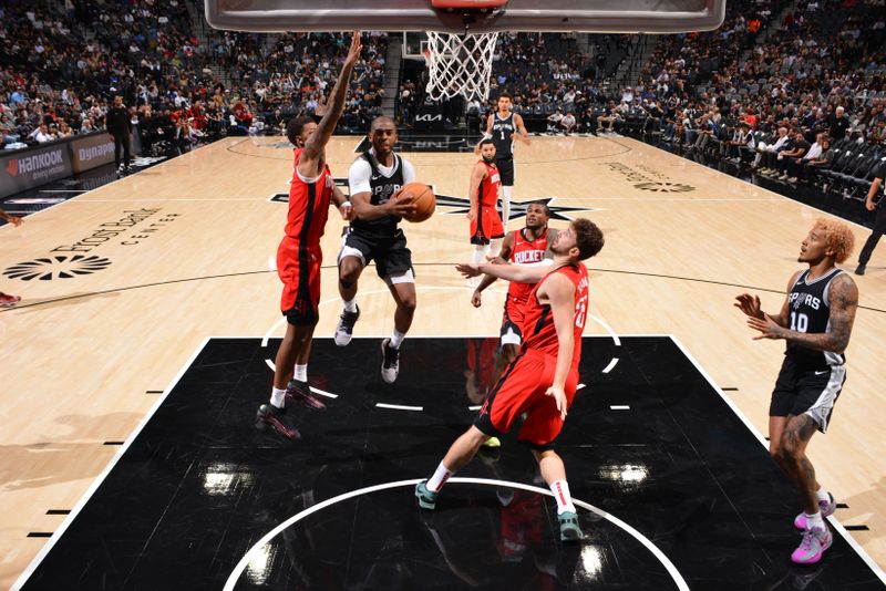 SAN ANTONIO, TX - OCTOBER 28: Chris Paul #3 of the San Antonio Spurs drives to the basket during the game against the Houston Rockets on October 28, 2024 at the Frost Bank Center in San Antonio, Texas. NOTE TO USER: User expressly acknowledges and agrees that, by downloading and or using this photograph, user is consenting to the terms and conditions of the Getty Images License Agreement. Mandatory Copyright Notice: Copyright 2024 NBAE (Photos by Jesse D. Garrabrant/NBAE via Getty Images)