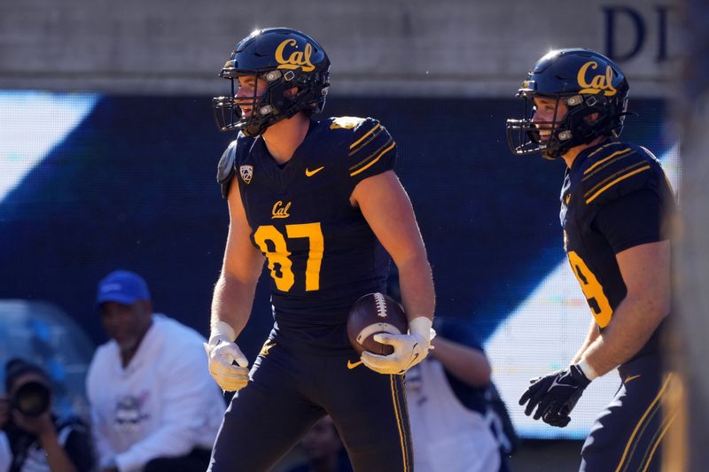 Nov 11, 2023; Berkeley, California, USA; California Golden Bears tight end Jack Endries (87) celebrates after scoring a touchdown against the Washington State Cougars during the first quarter at California Memorial Stadium. Mandatory Credit: Darren Yamashita-USA TODAY Sports 