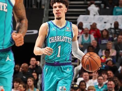 Charlotte Hornets Dominate Atlanta Hawks with Stellar Three-Point Shooting